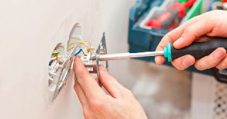 Электромонтажные работы Сатка цена 473 руб Электрика под ключ